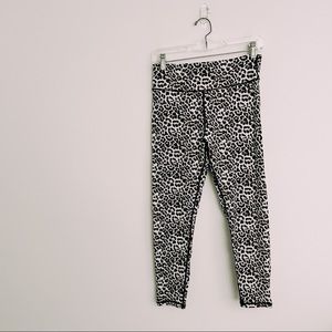 Zyia Brilliant Leopard Scrunchy Leggings